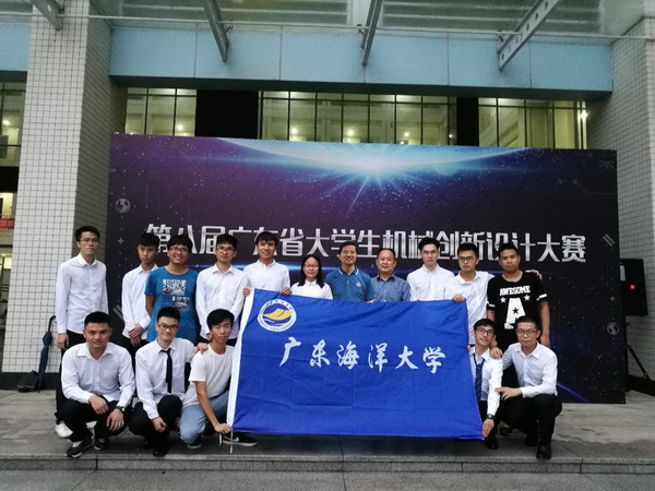 1525650120805942.jpg 我校代表隊在比賽現場合影1.jpg