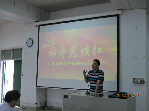 1495853377860033.jpg 學生黨員代表討論發言.JPG